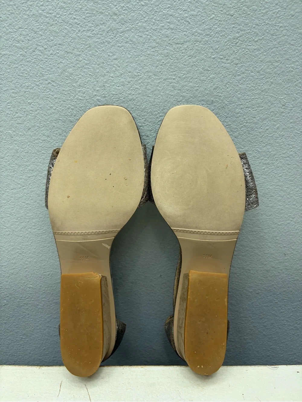 Vaneli Metallic Silver Calyx T-Stap Sandals Size 11